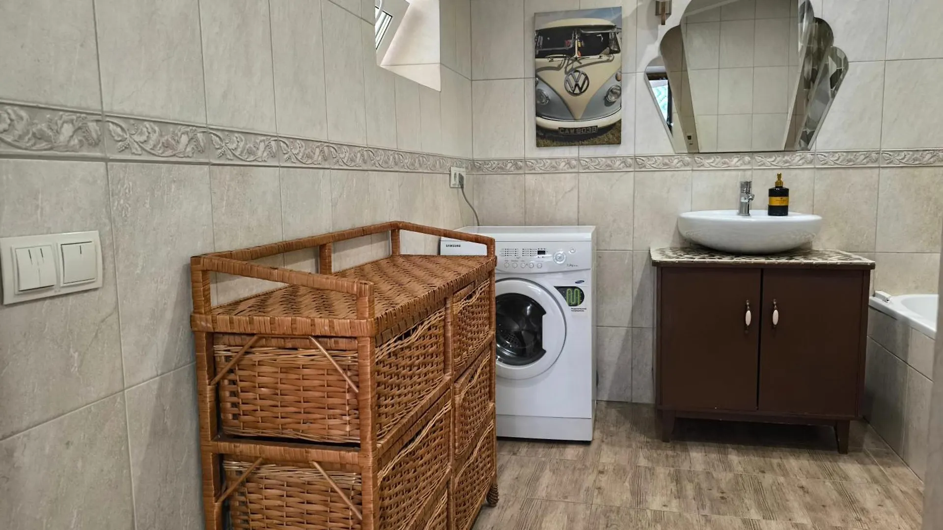 Центр апартаменти цілком спальня і кухня- студія балкон кондеціонер Львов Украина