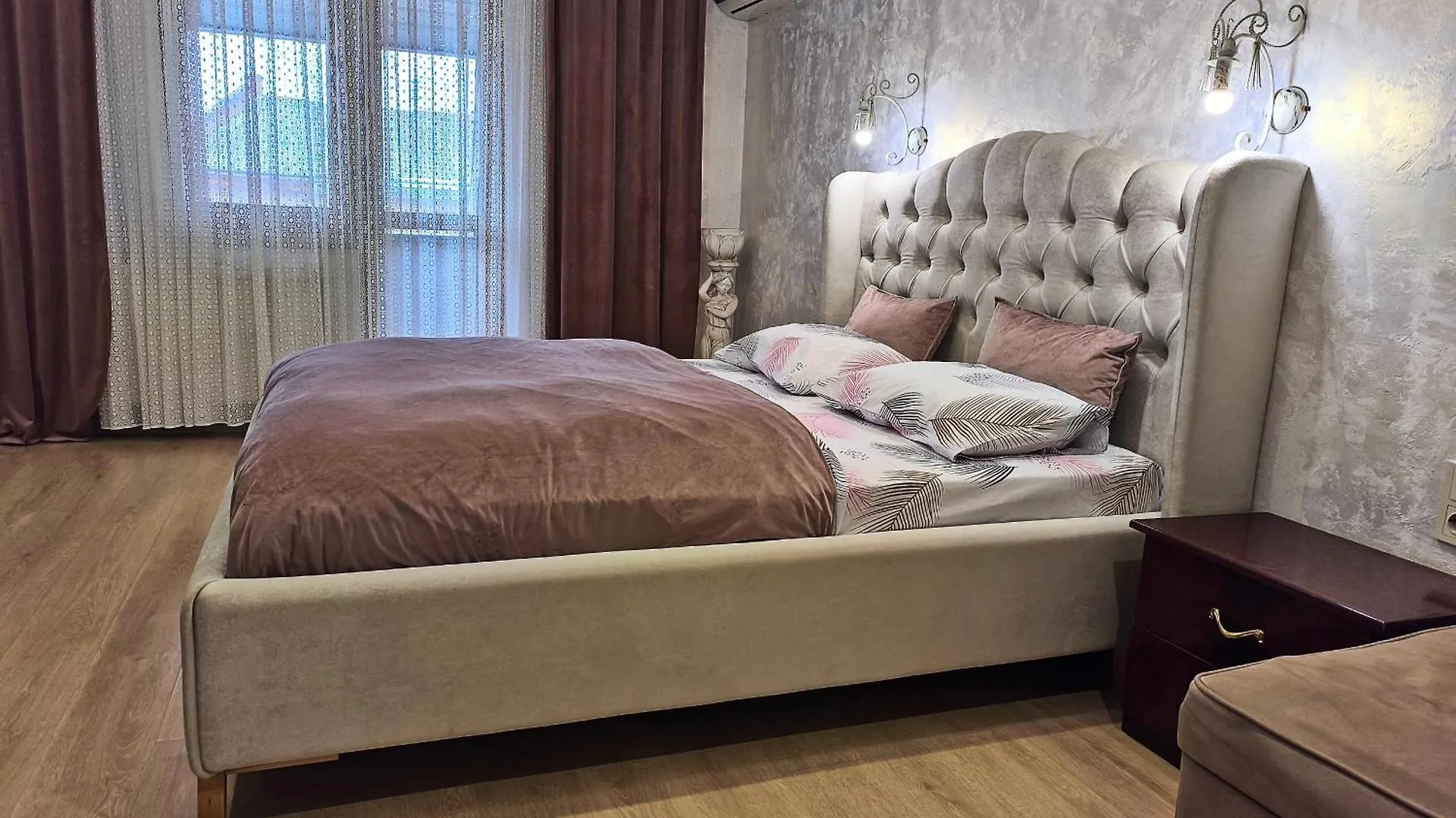 Центр апартаменти цілком спальня і кухня- студія балкон кондеціонер Львов Украина